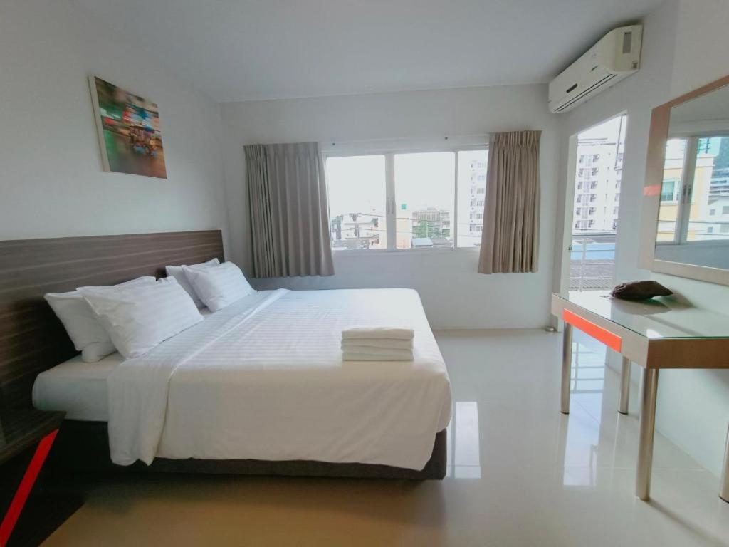 Praso Residence Bangkok Extérieur photo