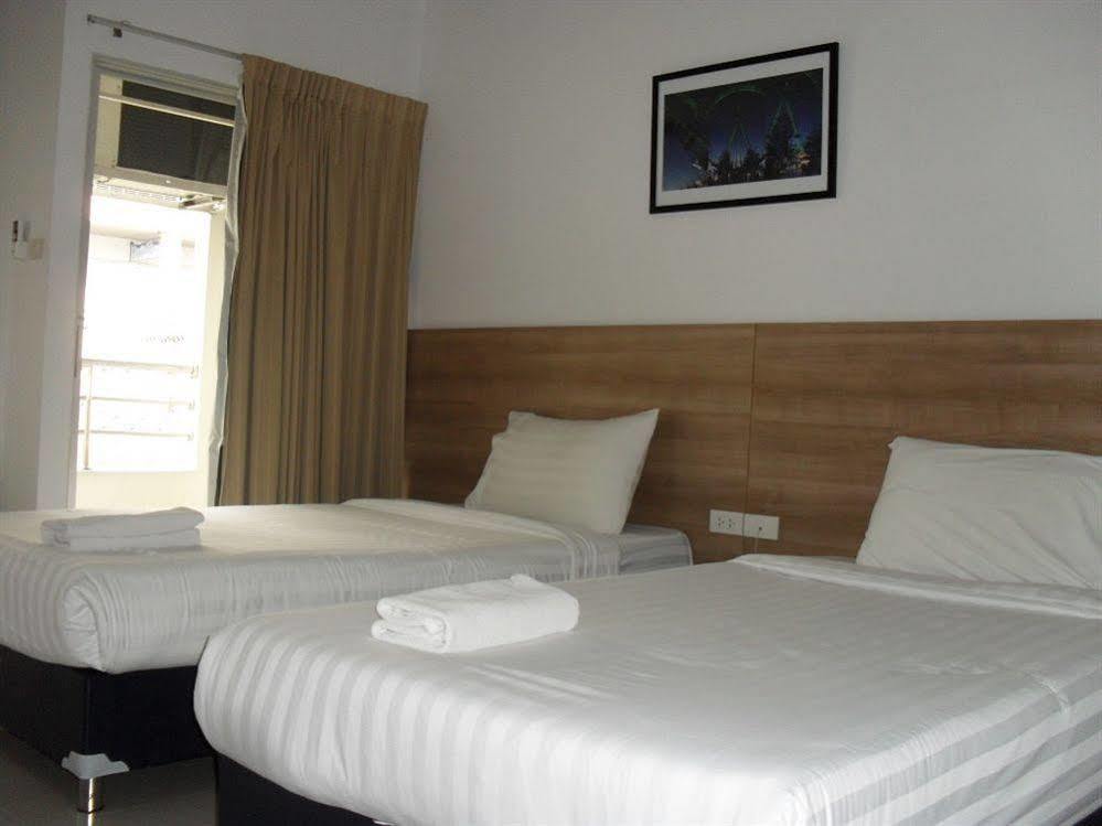 Praso Residence Bangkok Extérieur photo